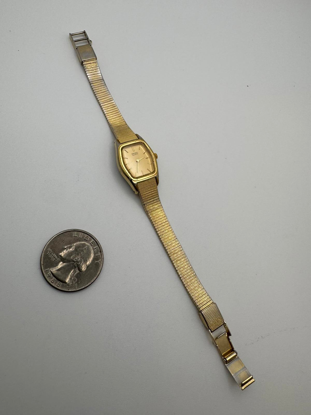 Vintage Seiko Quartz Gold-Tone Women’s Watch 18mm Case Fresh Battery