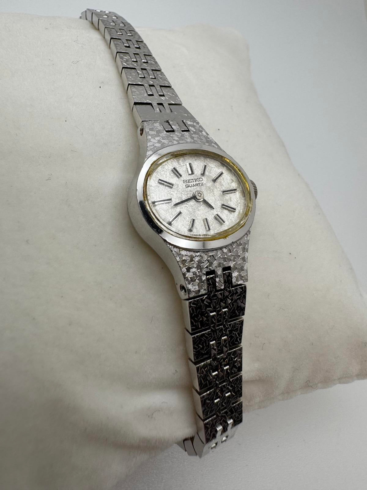 Vintage Seiko Quartz Women’s Watch – Petite 17mm – 1970s/80s Era – Fresh Battery