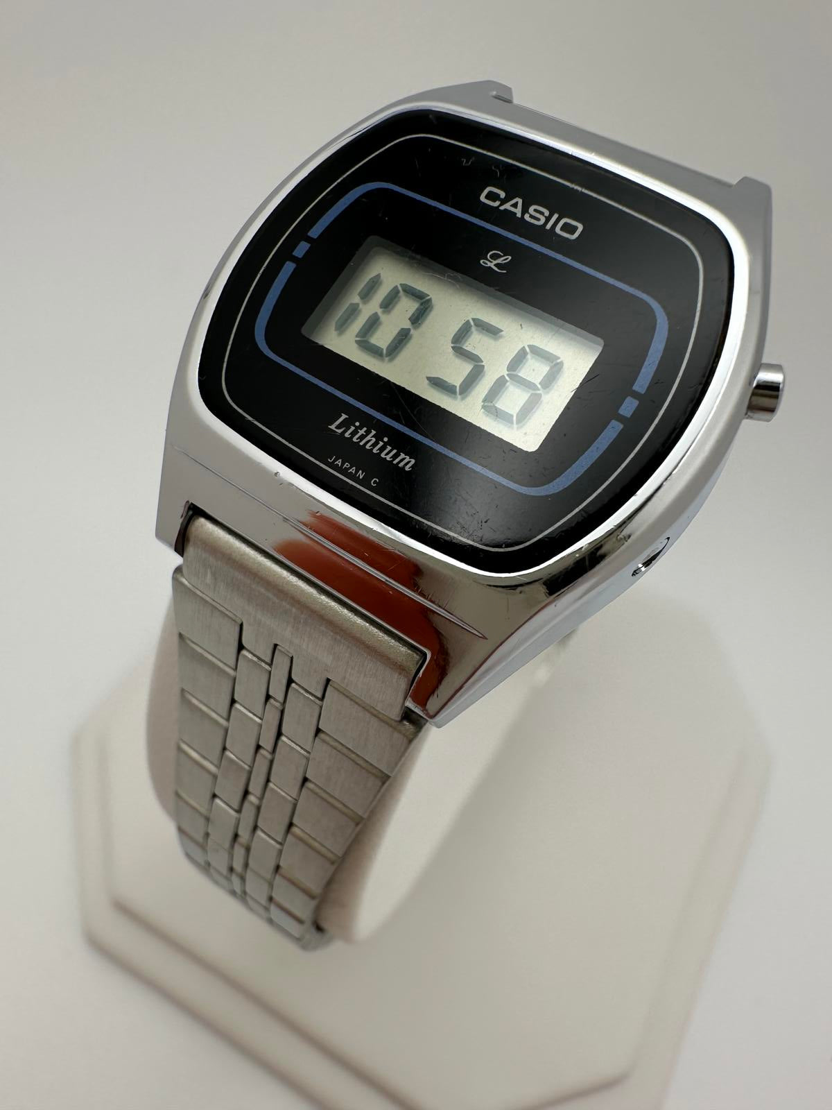 Vintage Casio Digital Watch – 1970/80s Lithium, Stainless Steel Bracelet, Japan