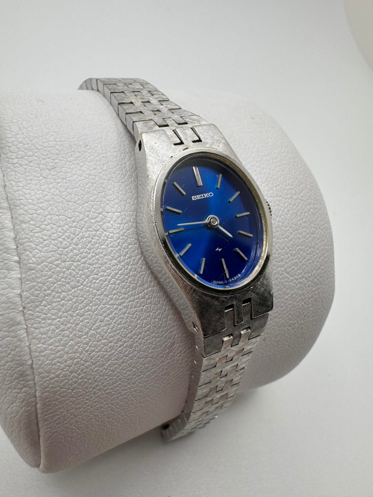 Seiko Mechanical Blue Dial Oval Women’s Watch 1970s Vintage 17mm