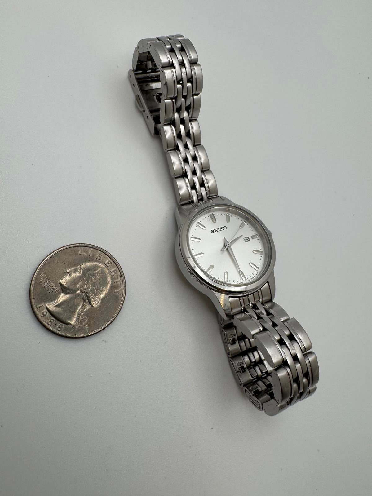 Vintage Seiko Women’s Stainless Steel Watch 28mm Silver Dial Date Japan Quartz