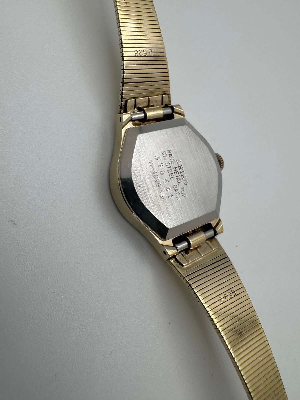 Vintage Seiko Mechanical Watch – 23mm Gold Tone, Textured Dial, Manual Wind