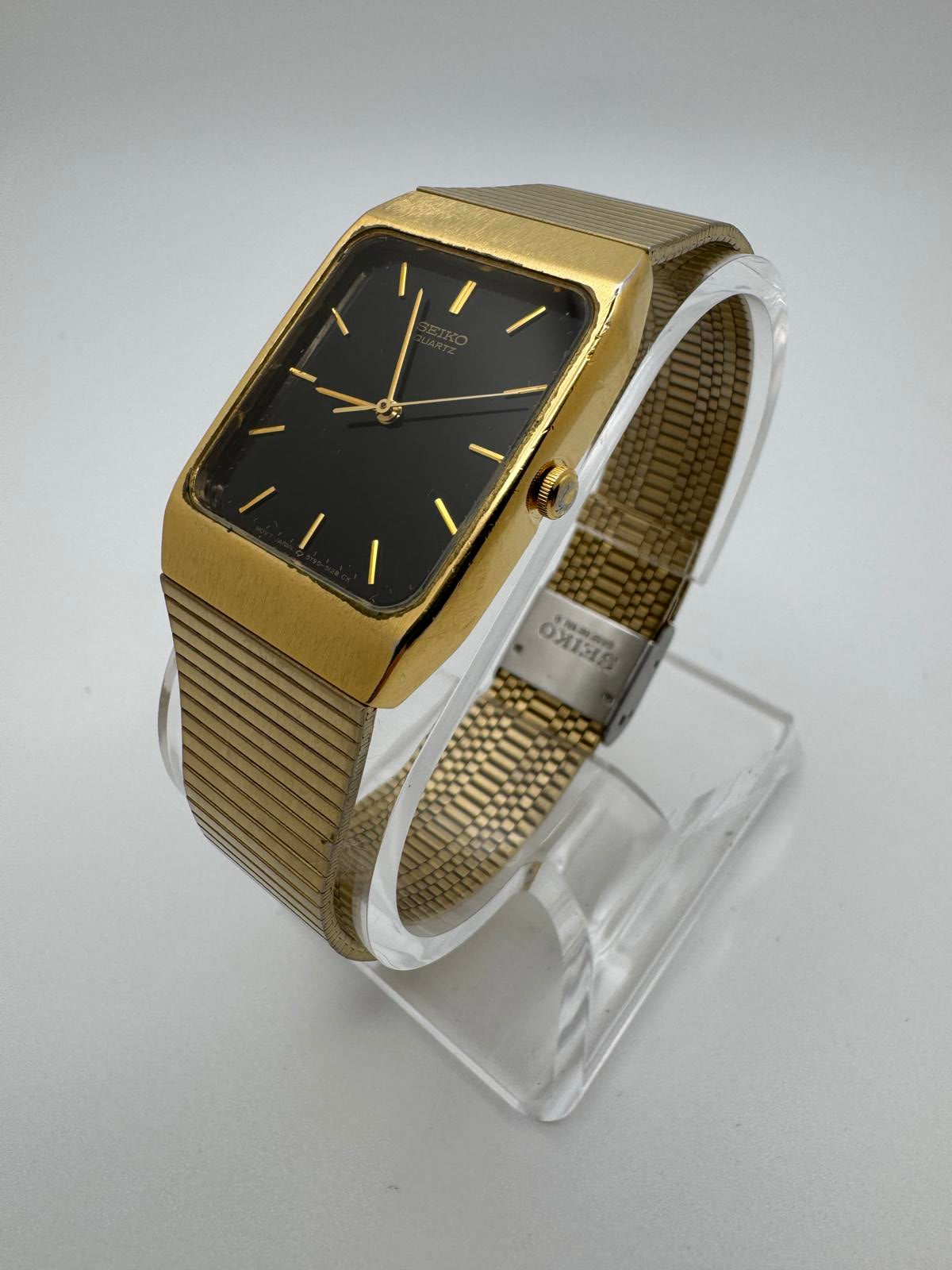 Vintage Seiko Quartz Men’s Watch – 26mm Gold Rectangular Case, Black Dial