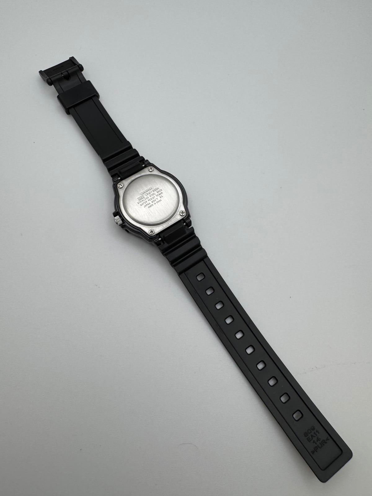Casio MRW-200H Quartz Diver Watch – 33mm White Dial, 100M Water Resistant Unisex