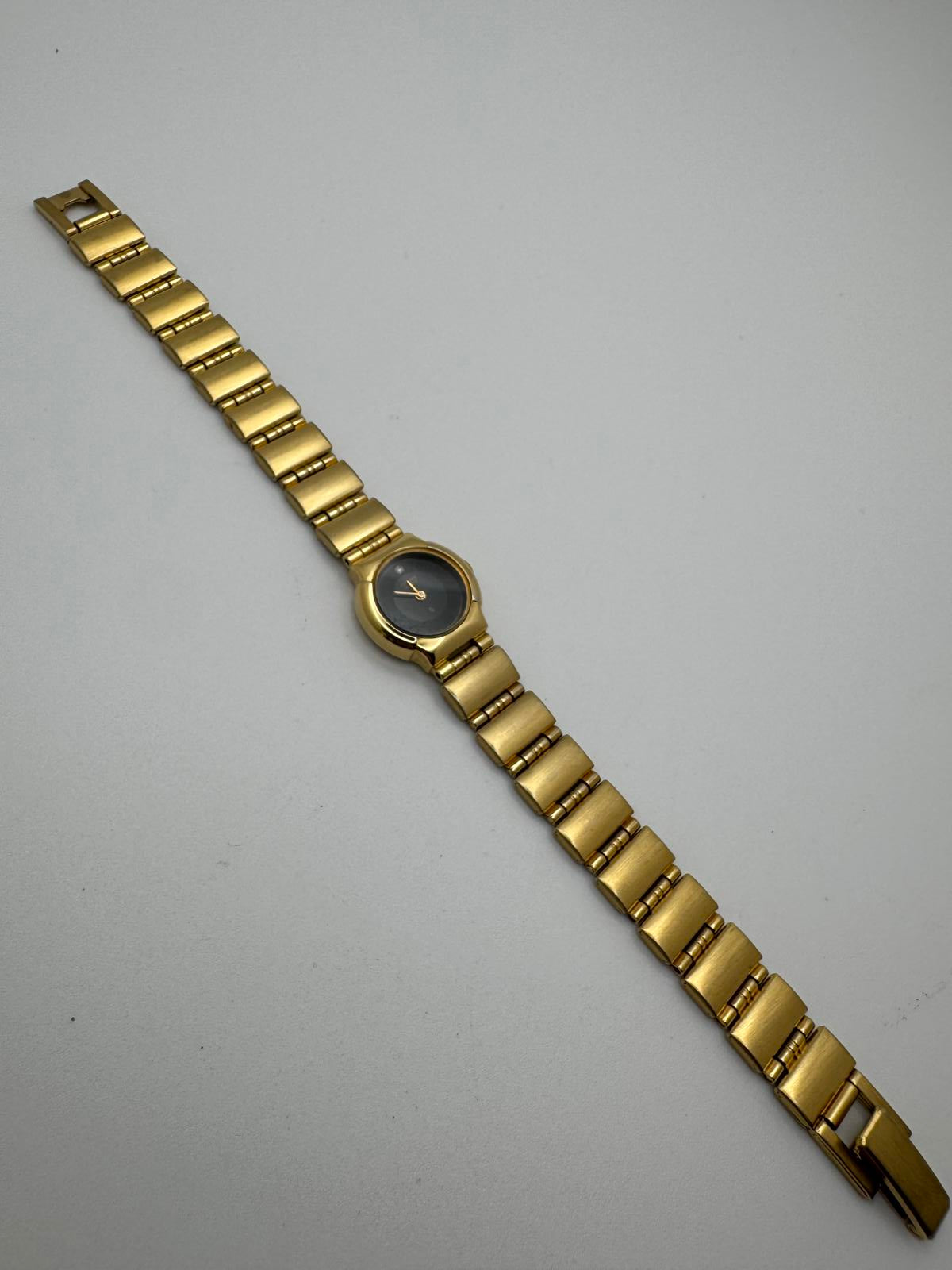 Vintage 1988 Citizen Quartz Gold Women’s Watch – Black Dial, 19mm