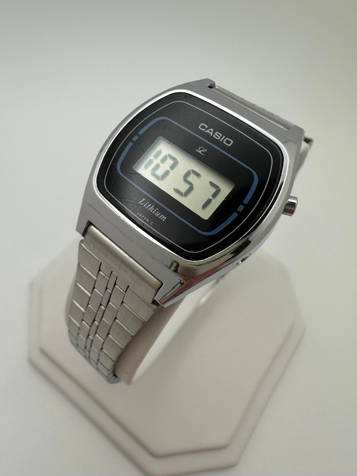 Vintage Casio Digital Watch – 1970/80s Lithium, Stainless Steel Bracelet, Japan