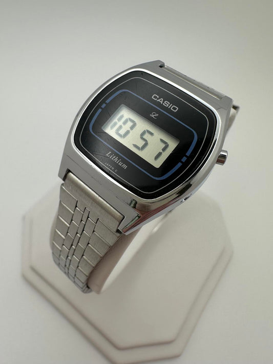 Vintage Casio Digital Watch – 1970/80s Lithium, Stainless Steel Bracelet, Japan