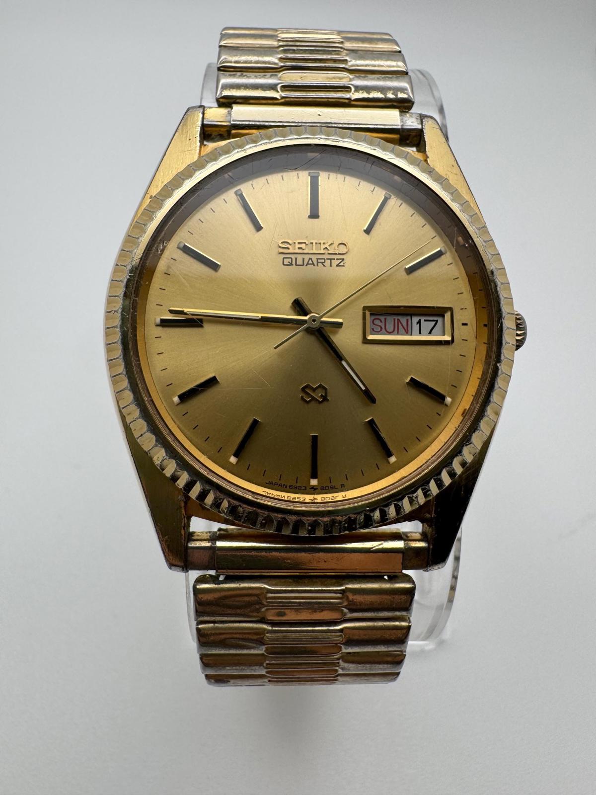 Vintage Seiko Quartz Men’s Watch – Gold Tone, Day/Date, 34mm (1970s–1980s Era)