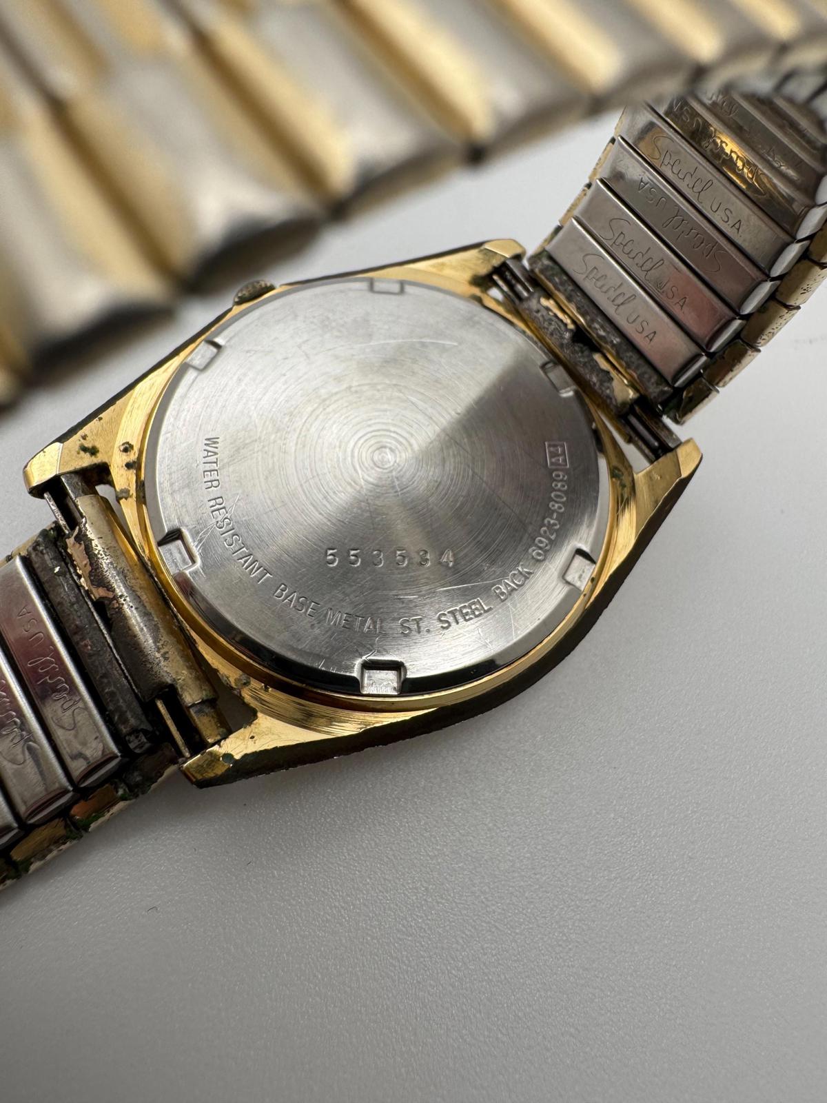 Vintage Seiko Quartz Men’s Watch – Gold Tone, Day/Date, 34mm (1970s–1980s Era)