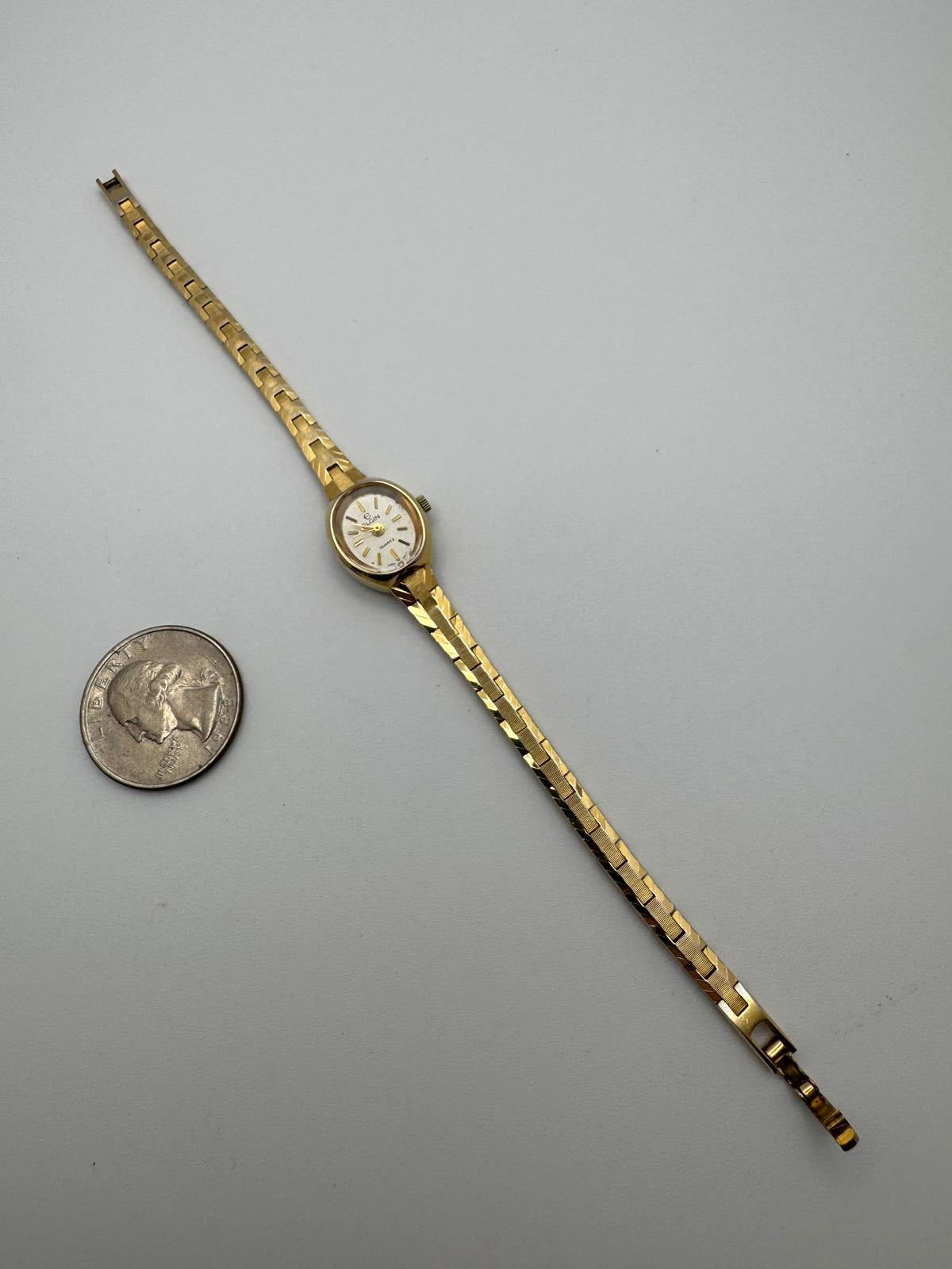 Vintage Elgin Gold Oval Quartz Women’s Watch Japan | 1970s–80s | Clean & Classic