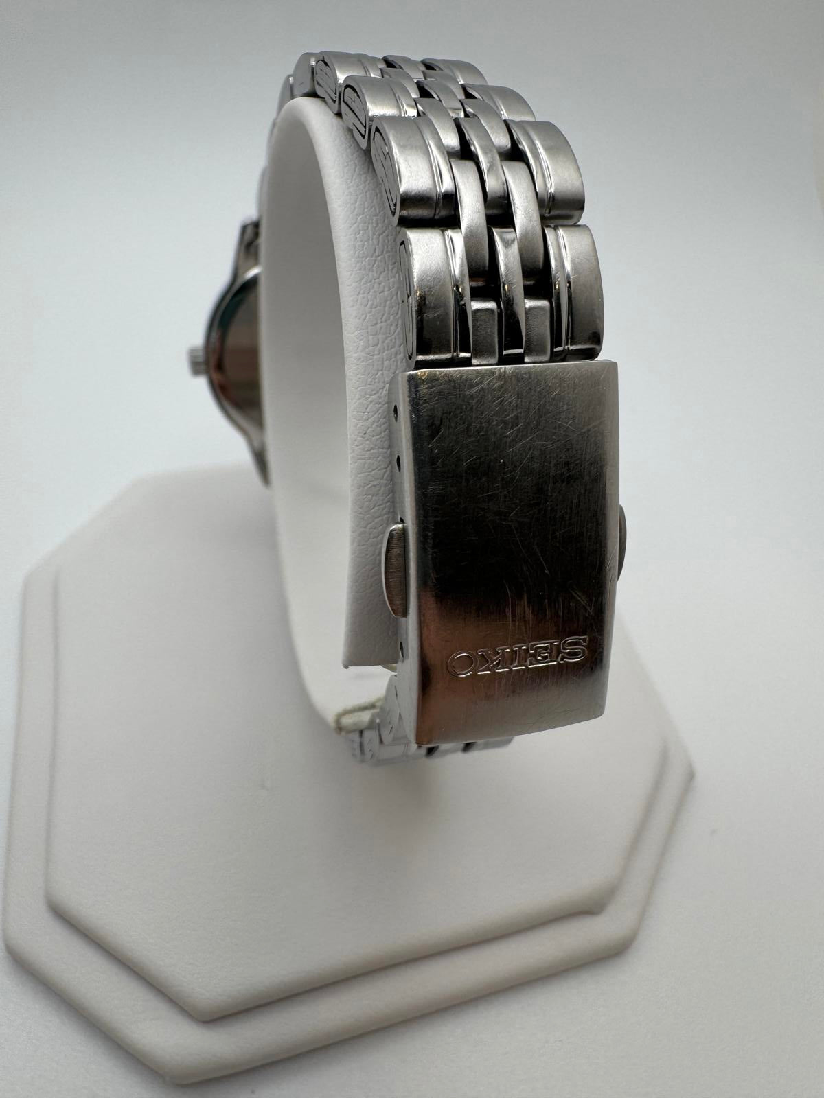 Vintage Seiko Women’s Stainless Steel Watch 28mm Silver Dial Date Japan Quartz