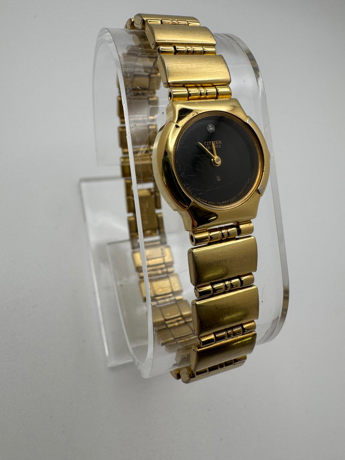 Vintage 1988 Citizen Quartz Gold Women’s Watch – Black Dial, 19mm