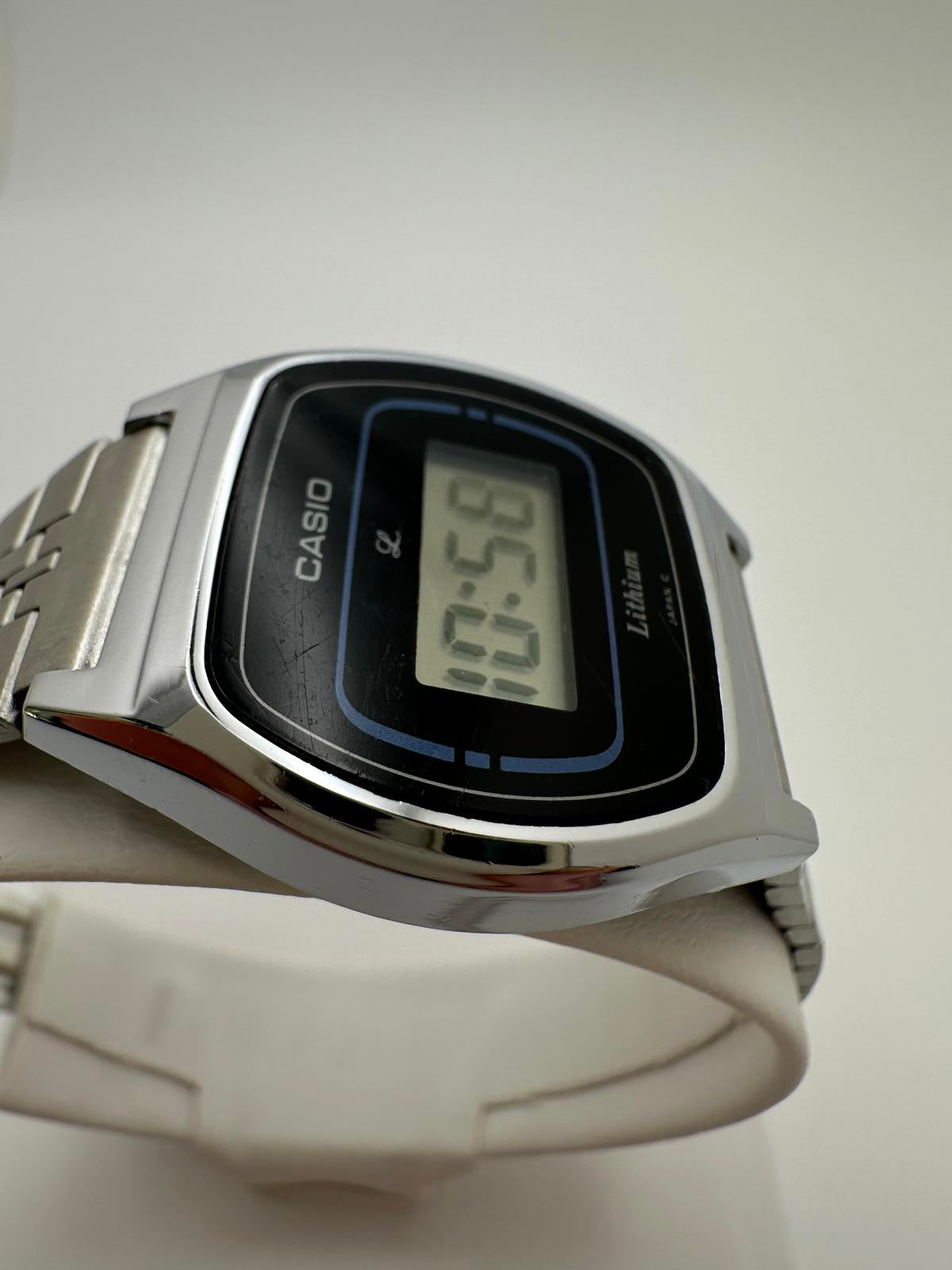 Vintage Casio Digital Watch – 1970/80s Lithium, Stainless Steel Bracelet, Japan