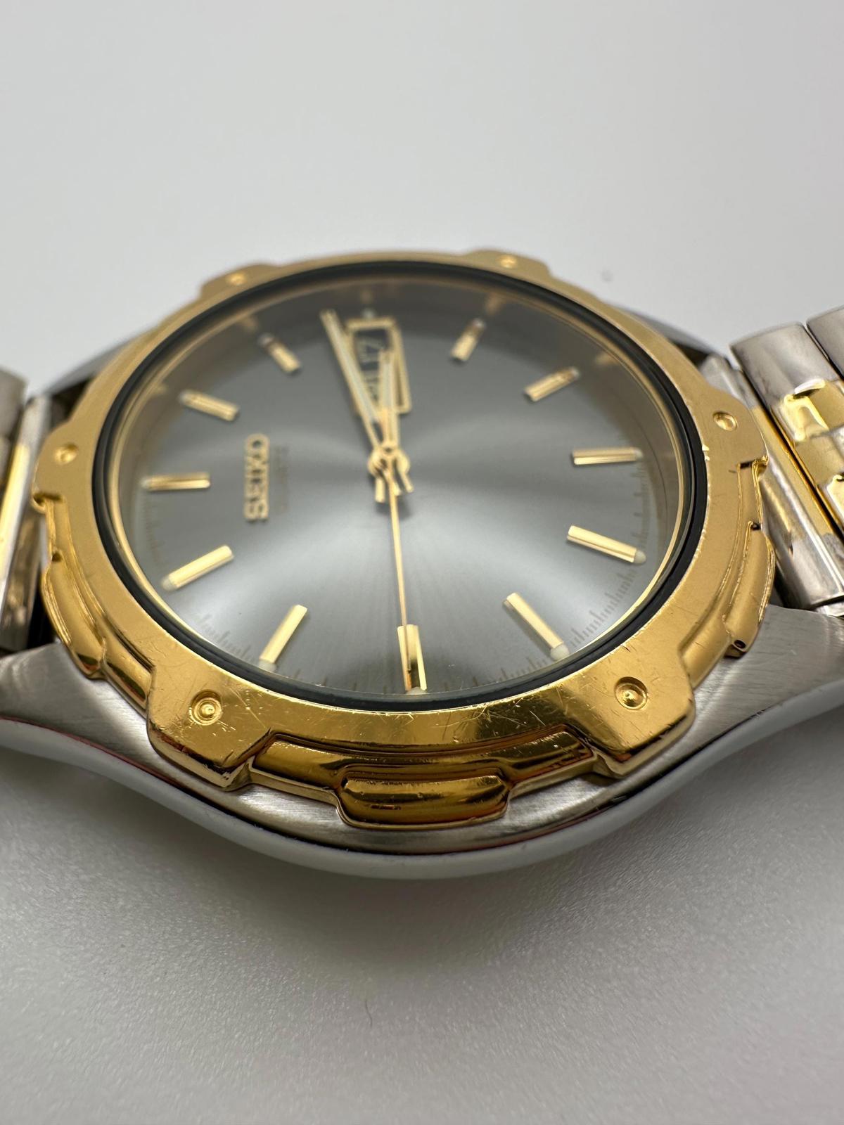 Vintage 90s Seiko Quartz Watch Two-Tone 39mm Stretch Band Grey Sunburst Day-Date