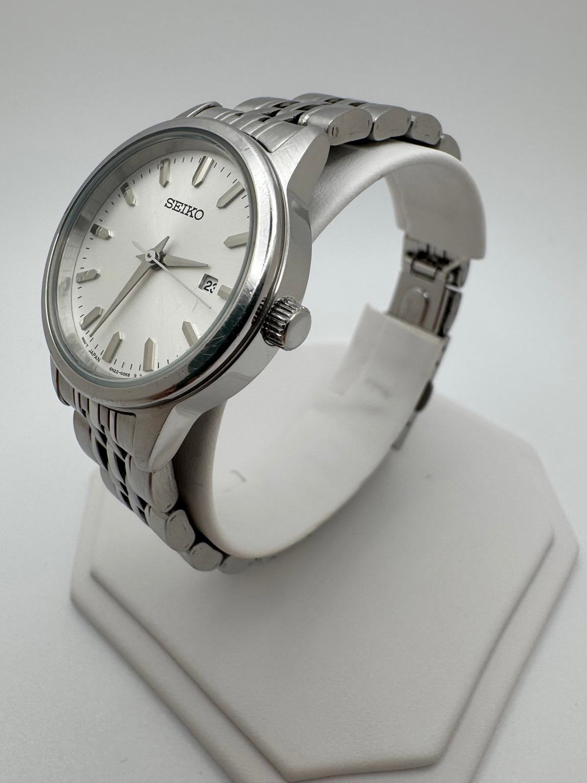Vintage Seiko Women’s Stainless Steel Watch 28mm Silver Dial Date Japan Quartz