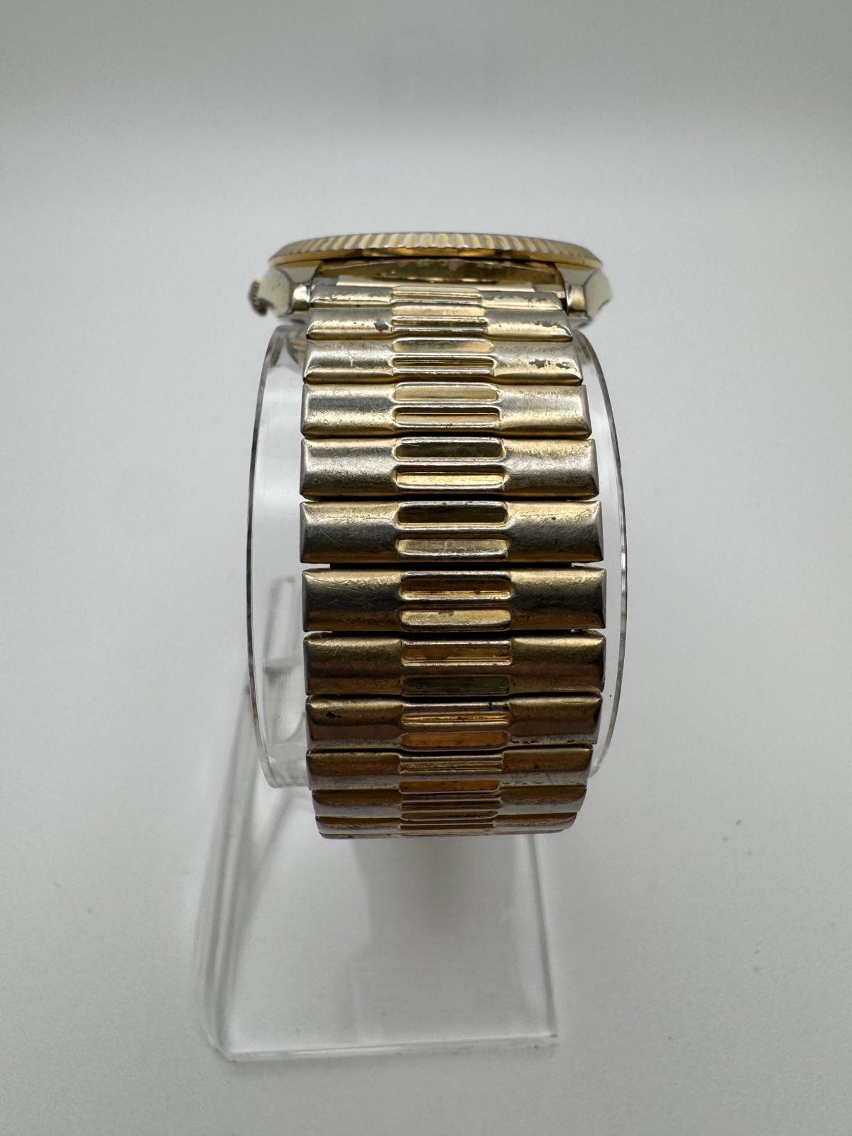 Vintage Seiko Quartz Men’s Watch – Gold Tone, Day/Date, 34mm (1970s–1980s Era)