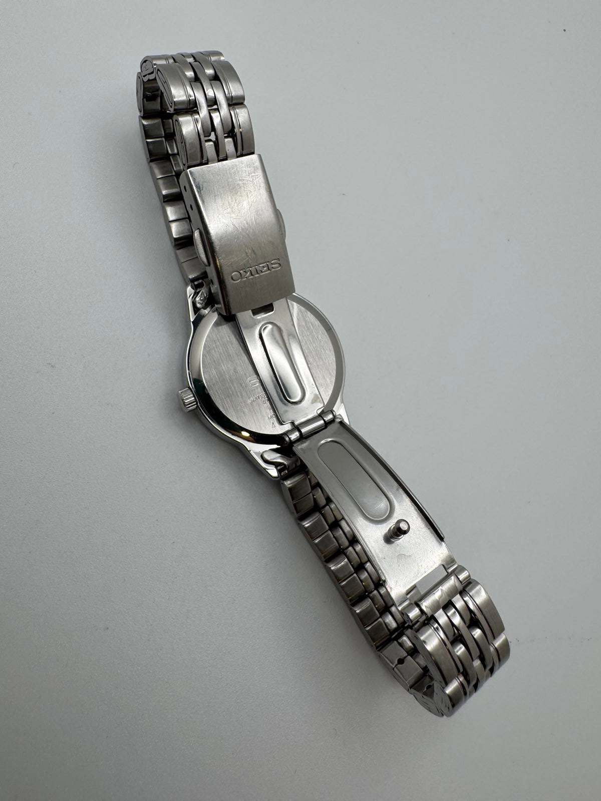 Vintage Seiko Women’s Stainless Steel Watch 28mm Silver Dial Date Japan Quartz