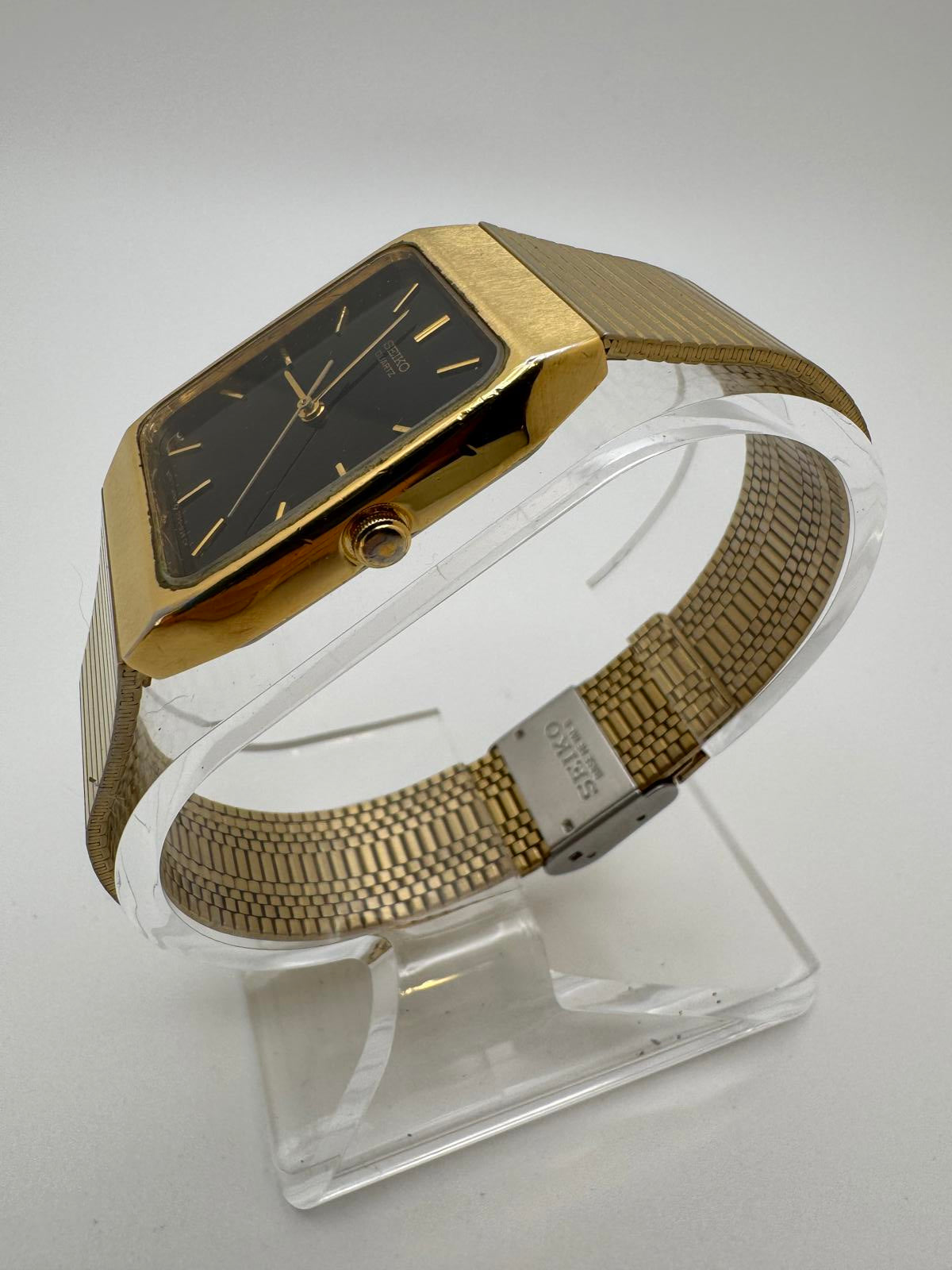 Vintage Seiko Quartz Men’s Watch – 26mm Gold Rectangular Case, Black Dial