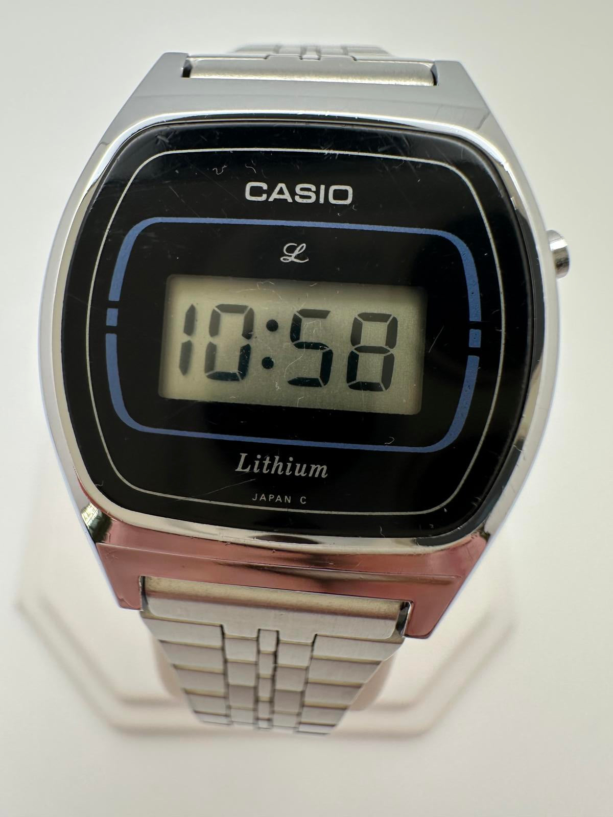 Vintage Casio Digital Watch – 1970/80s Lithium, Stainless Steel Bracelet, Japan