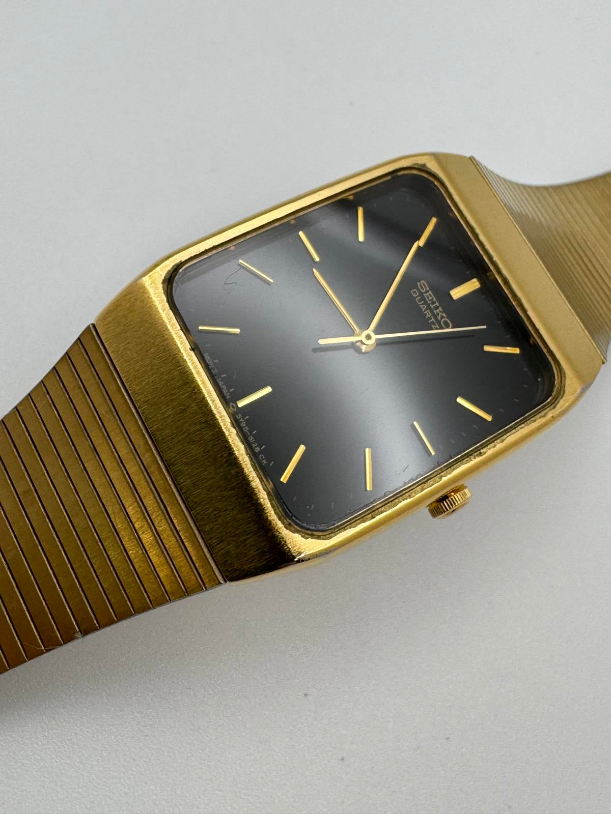 Vintage Seiko Quartz Men’s Watch – 26mm Gold Rectangular Case, Black Dial