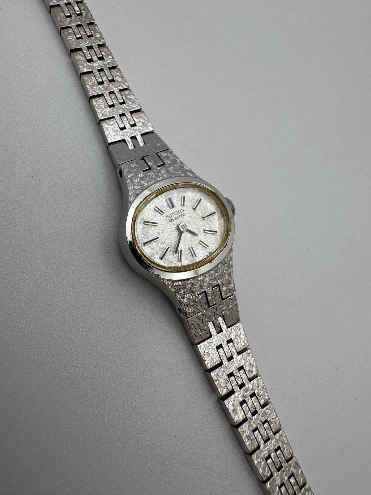 Vintage Seiko Quartz Women’s Watch – Petite 17mm – 1970s/80s Era – Fresh Battery