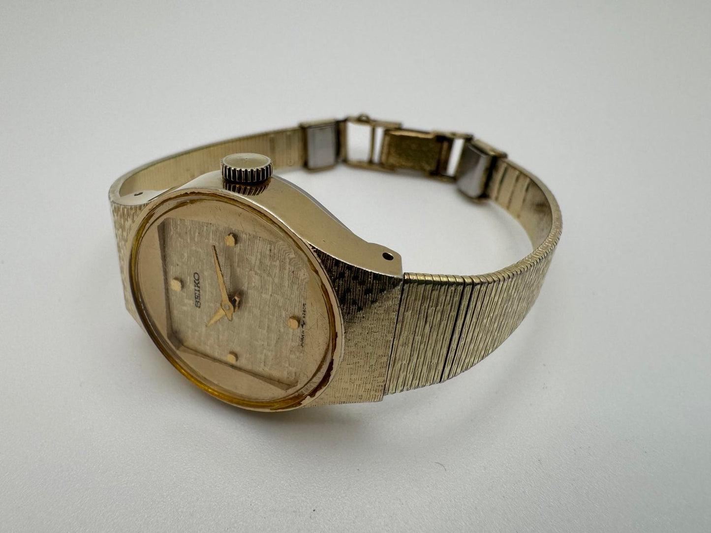 Vintage Seiko Mechanical Watch – 23mm Gold Tone, Textured Dial, Manual Wind
