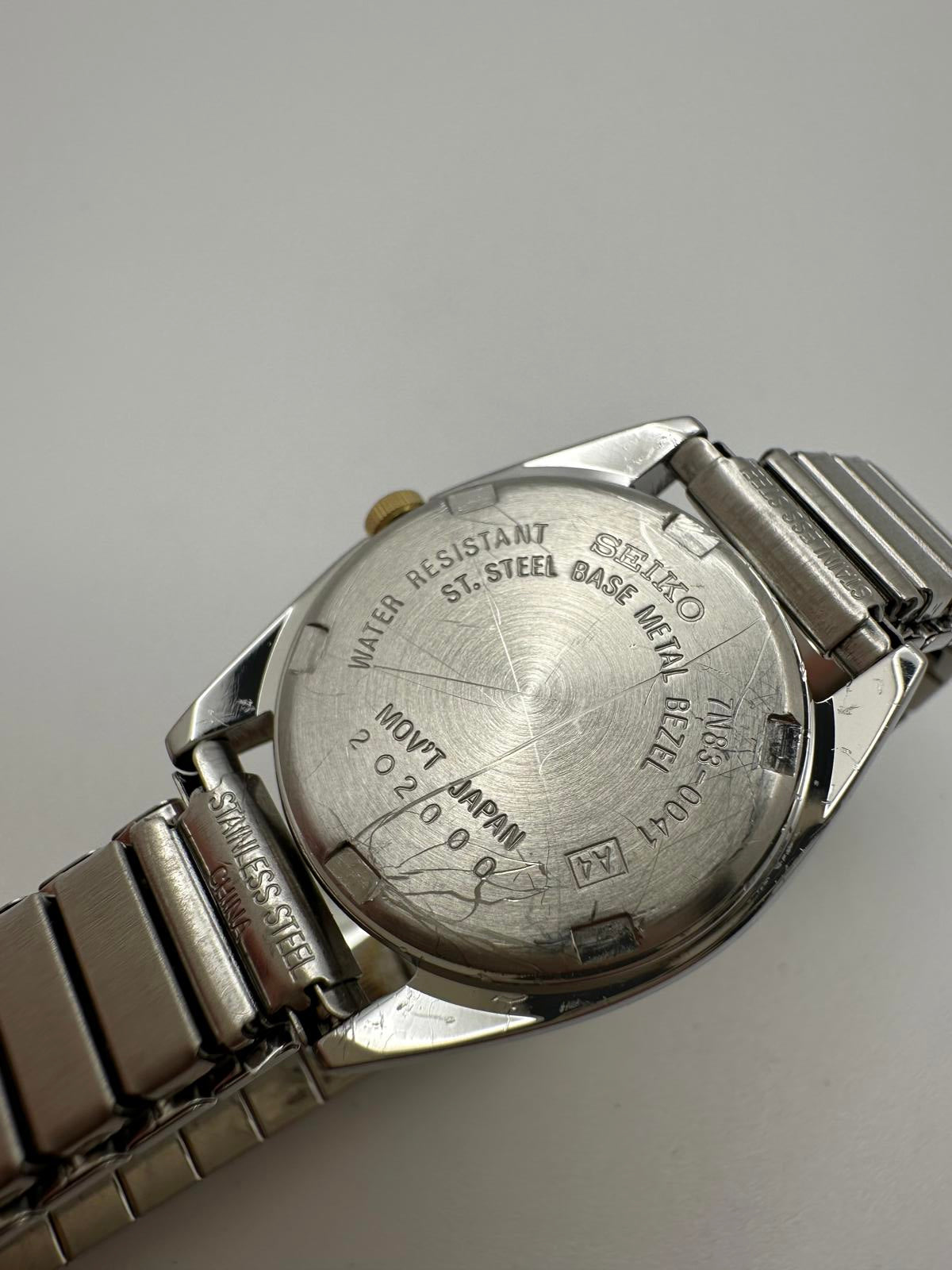 Vintage Seiko Quartz Women’s Watch 24mm Gold Bezel Silver Dial Stretch Band