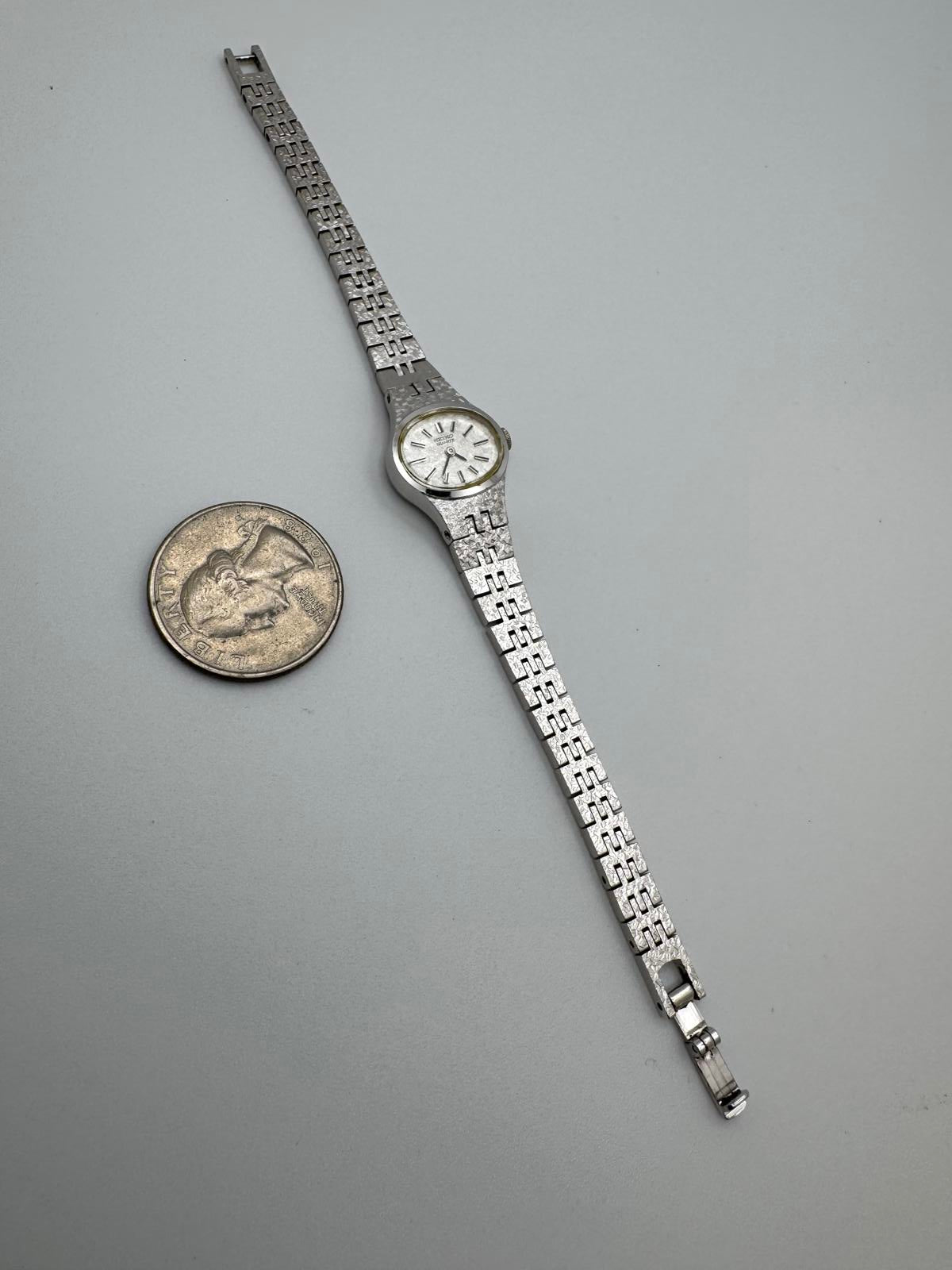 Vintage Seiko Quartz Women’s Watch – Petite 17mm – 1970s/80s Era – Fresh Battery