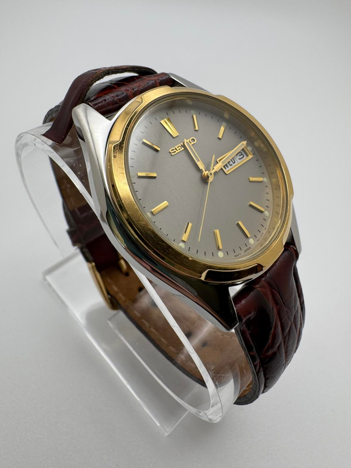 Seiko Men’s Quartz 34mm Watch 1990s Two-Tone Gold Silver Case Gray Dial Day-Date