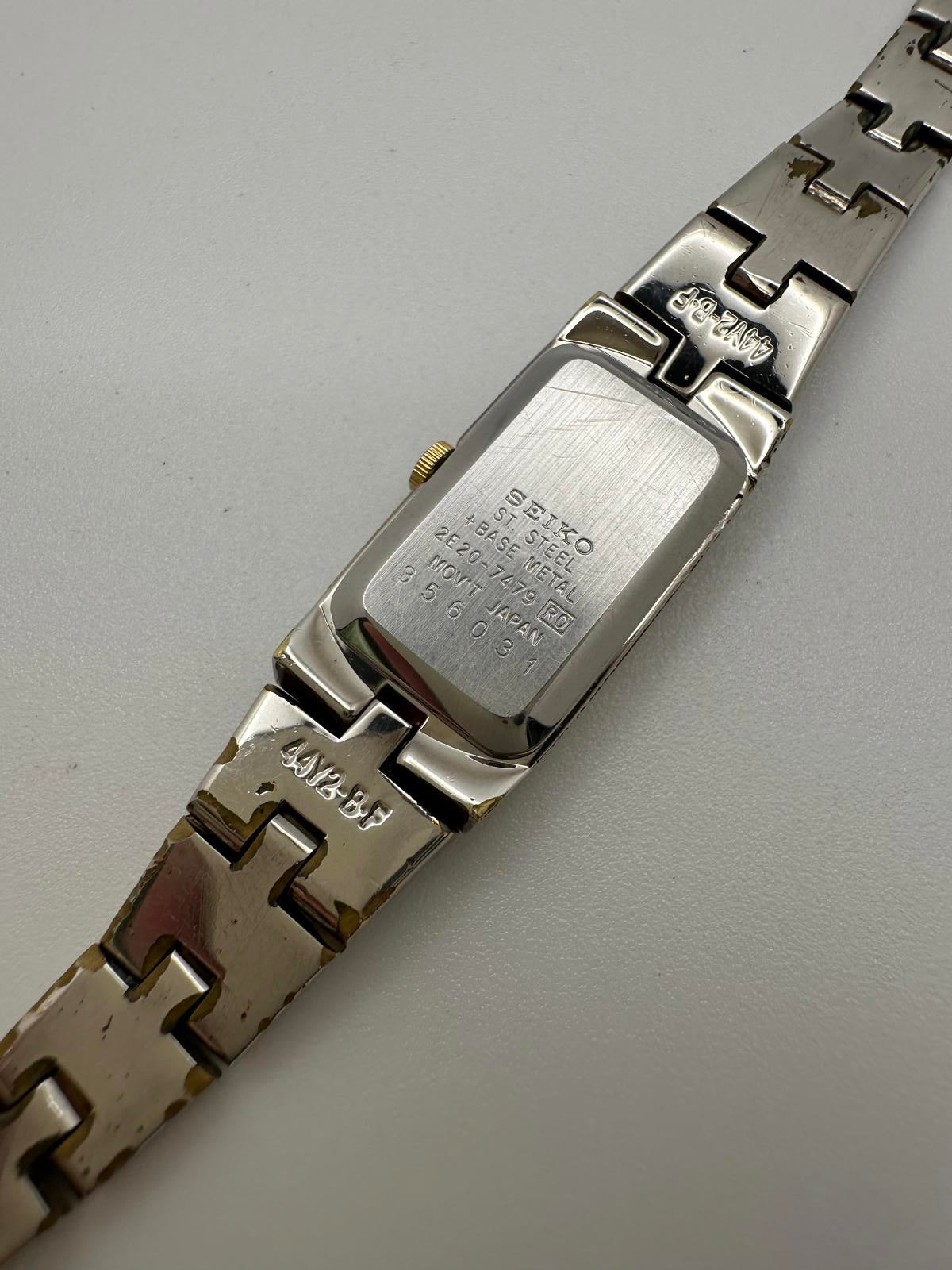 Seiko Women’s Rectangular Black Dial Watch – Two Tone – 13mm, Vintage Minimalist