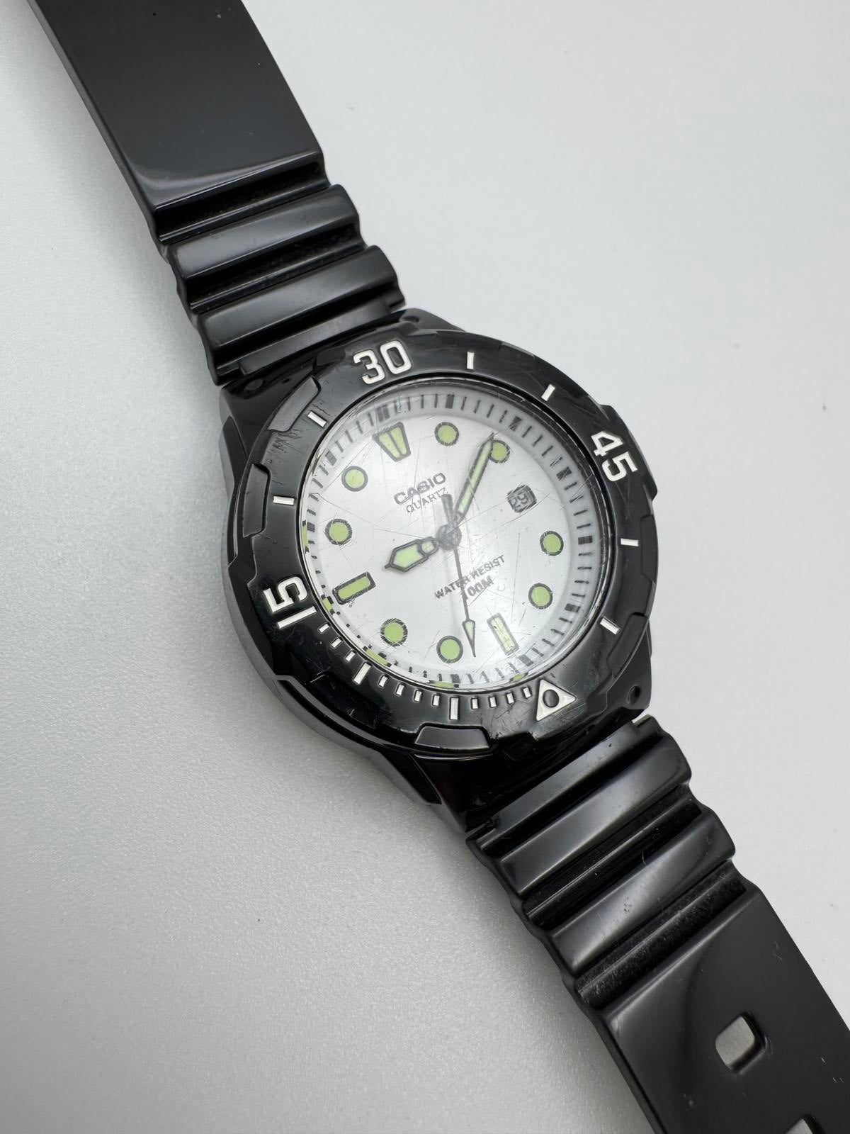 Casio MRW-200H Quartz Diver Watch – 33mm White Dial, 100M Water Resistant Unisex