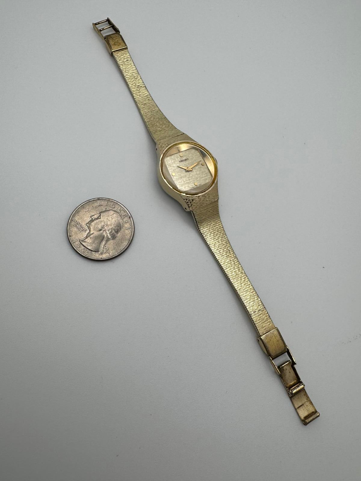 Vintage Seiko Mechanical Watch – 23mm Gold Tone, Textured Dial, Manual Wind