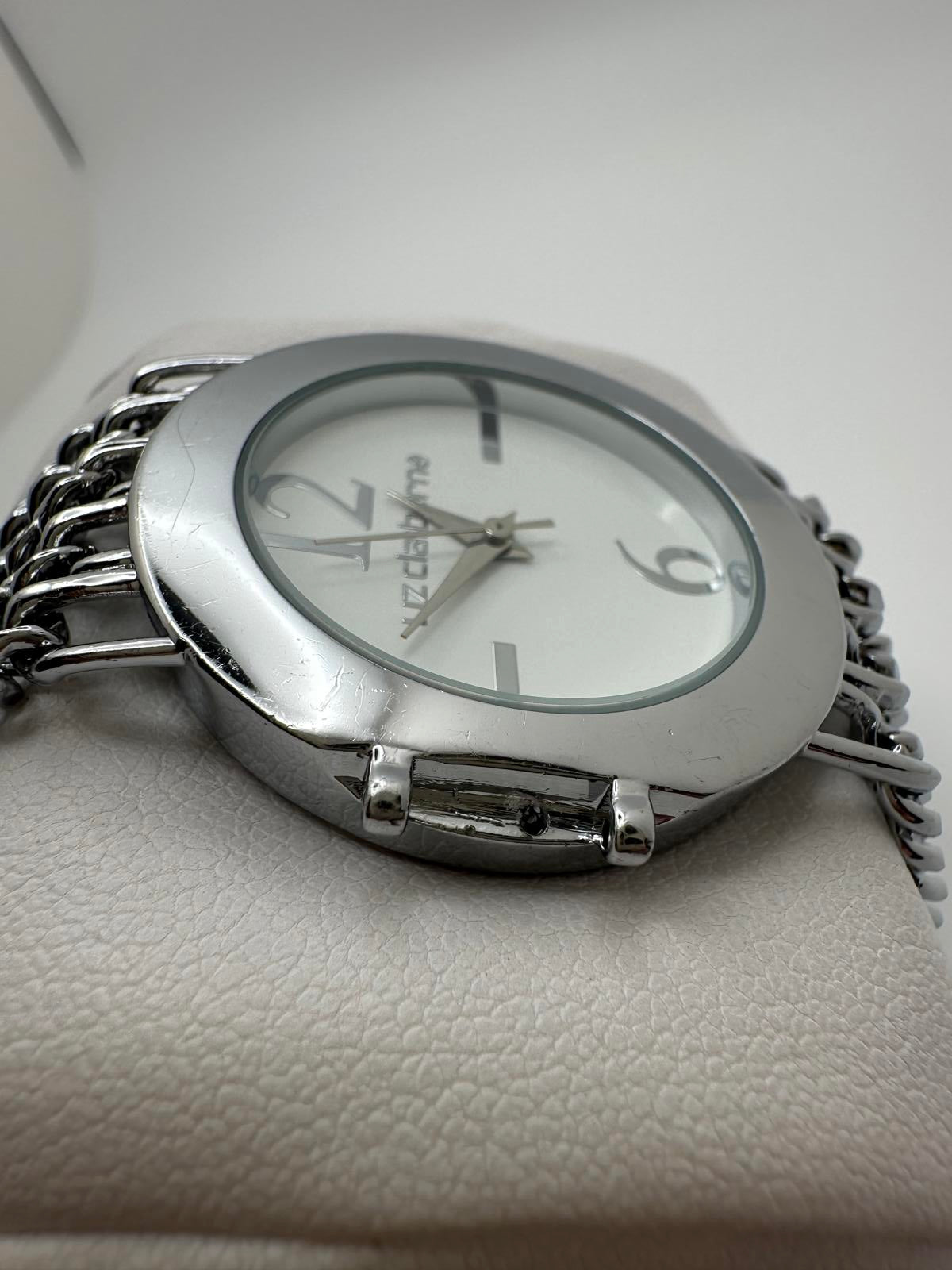 Liz Claiborne Women’s Quartz Watch Silver Chain Bracelet 34mm Runs Great