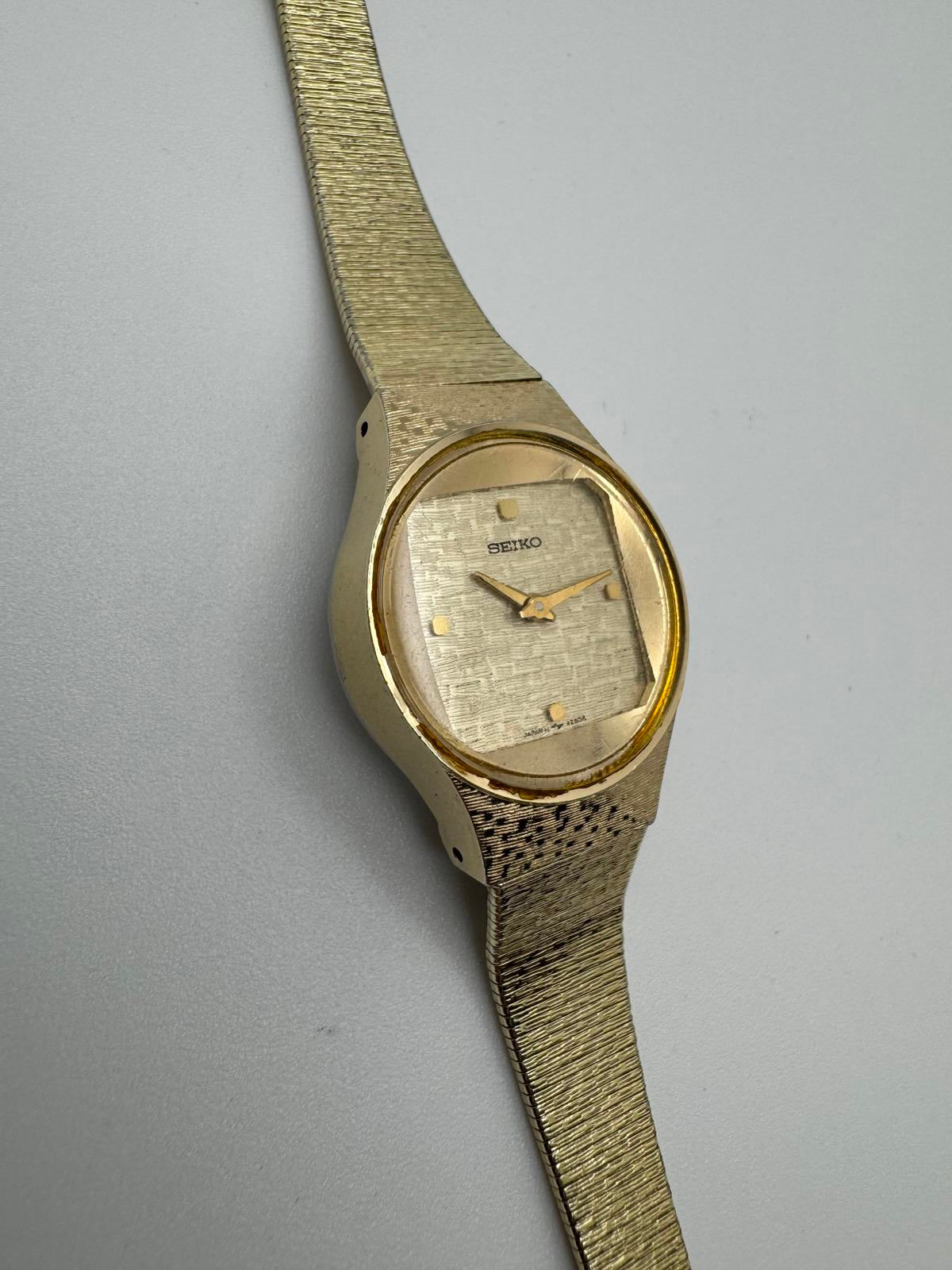 Vintage Seiko Mechanical Watch – 23mm Gold Tone, Textured Dial, Manual Wind
