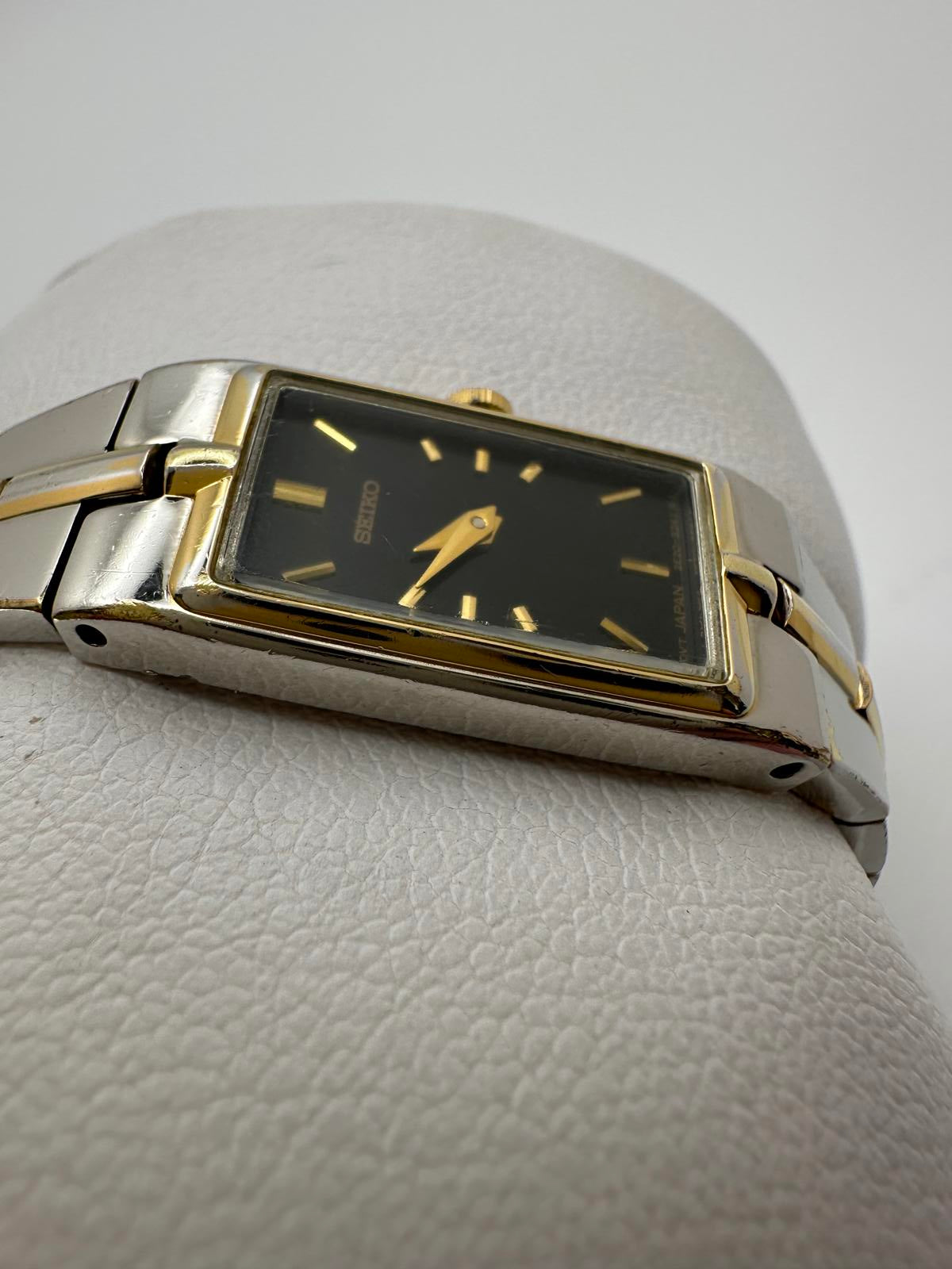 Seiko Women’s Rectangular Black Dial Watch – Two Tone – 13mm, Vintage Minimalist
