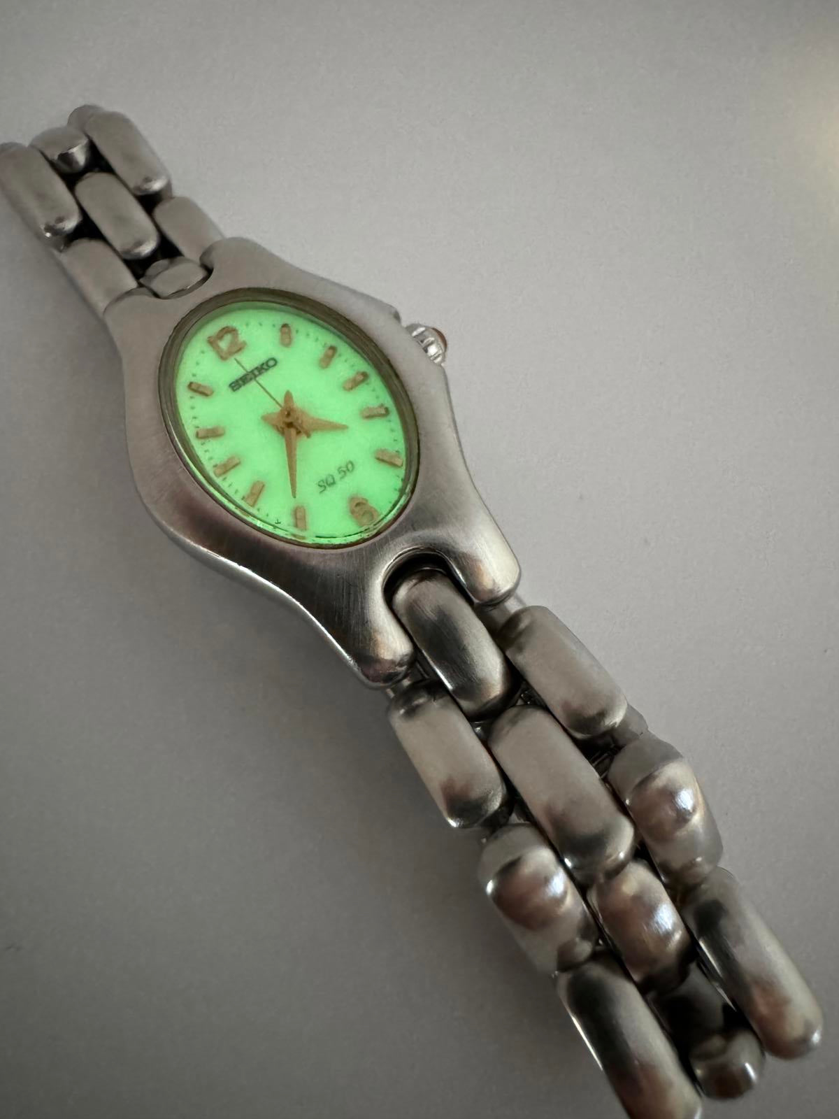 Seiko Vivace SQ50 Women’s Watch, 21mm Stainless Steel, Glow Dial, Vintage Quartz
