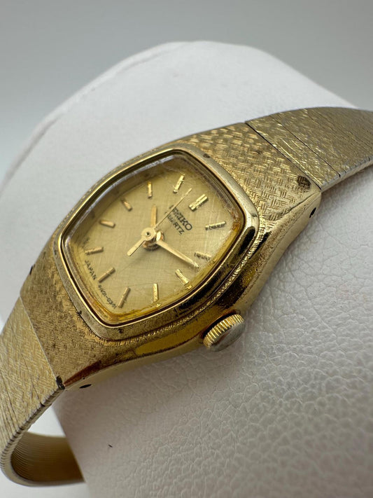 Vintage Seiko Quartz Women’s Watch 17mm – Gold Tone 4N01 – Petite 1980s 1990s