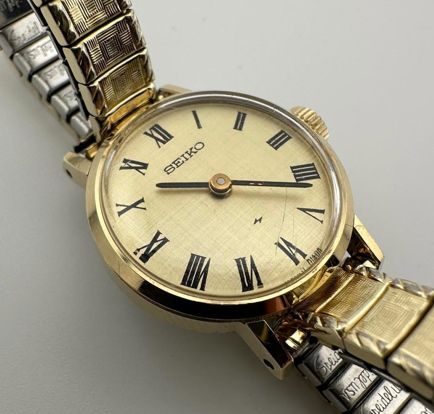 Vintage Seiko Women’s Automatic Watch Gold Roman Dial Petite 1970s