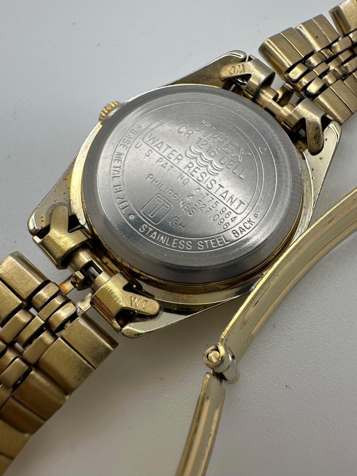Vintage Timex Indiglo Quartz Watch – Gold Tone, Date Magnifier, Luminous Dial