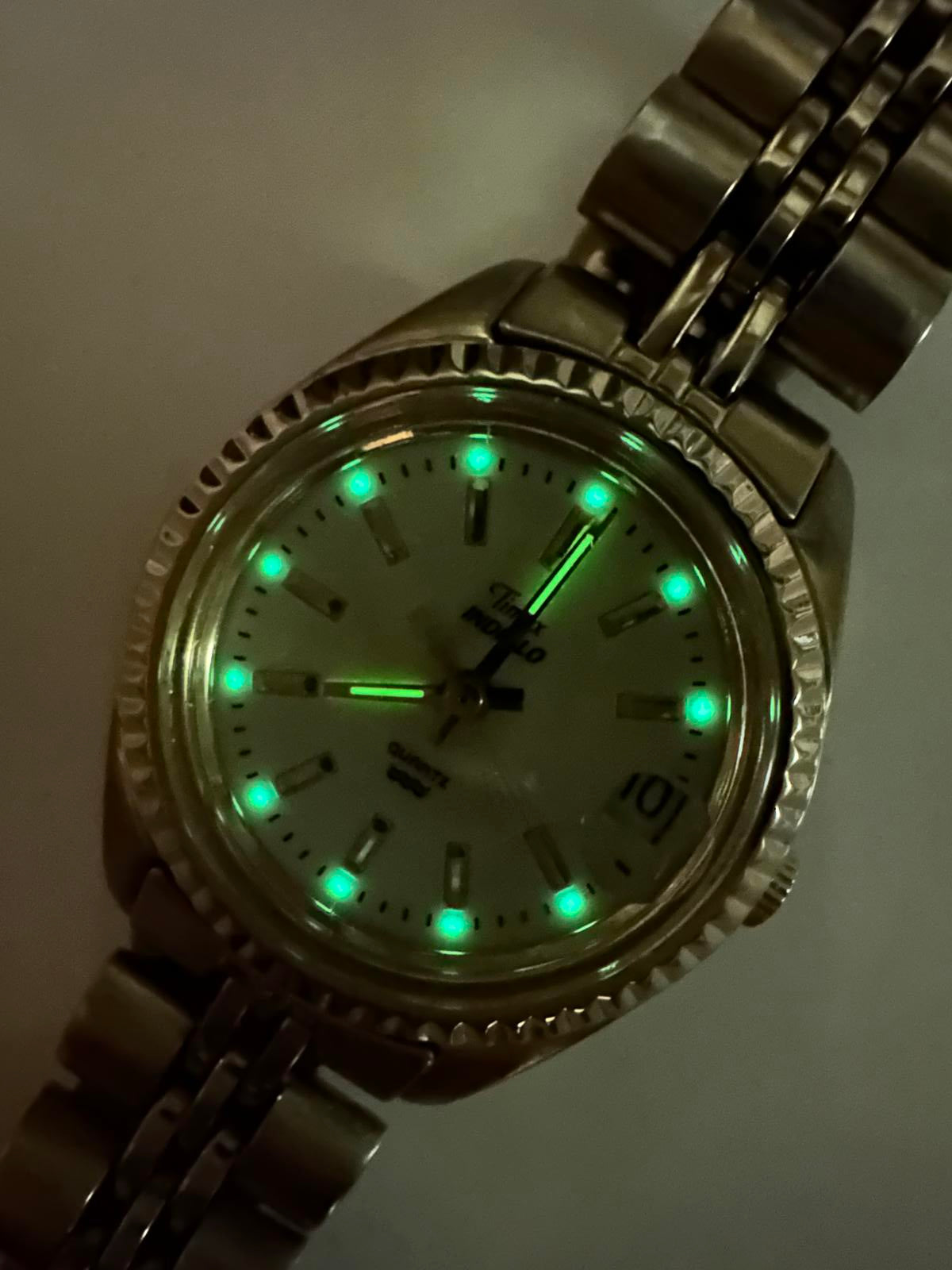 Vintage Timex Indiglo Quartz Watch – Gold Tone, Date Magnifier, Luminous Dial