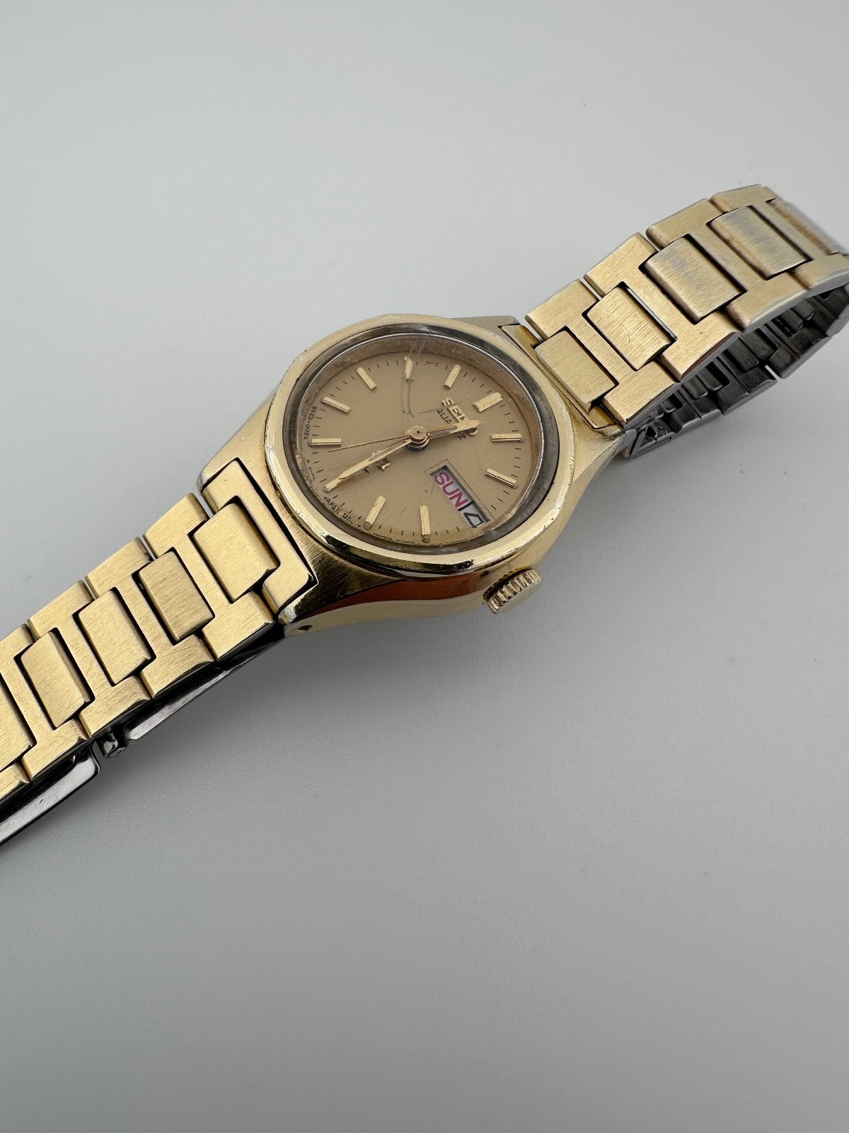 Vintage 1982 Seiko SQ Women’s Gold Tone Quartz Watch 23mm Day Date 8523-002X, alternate view 7