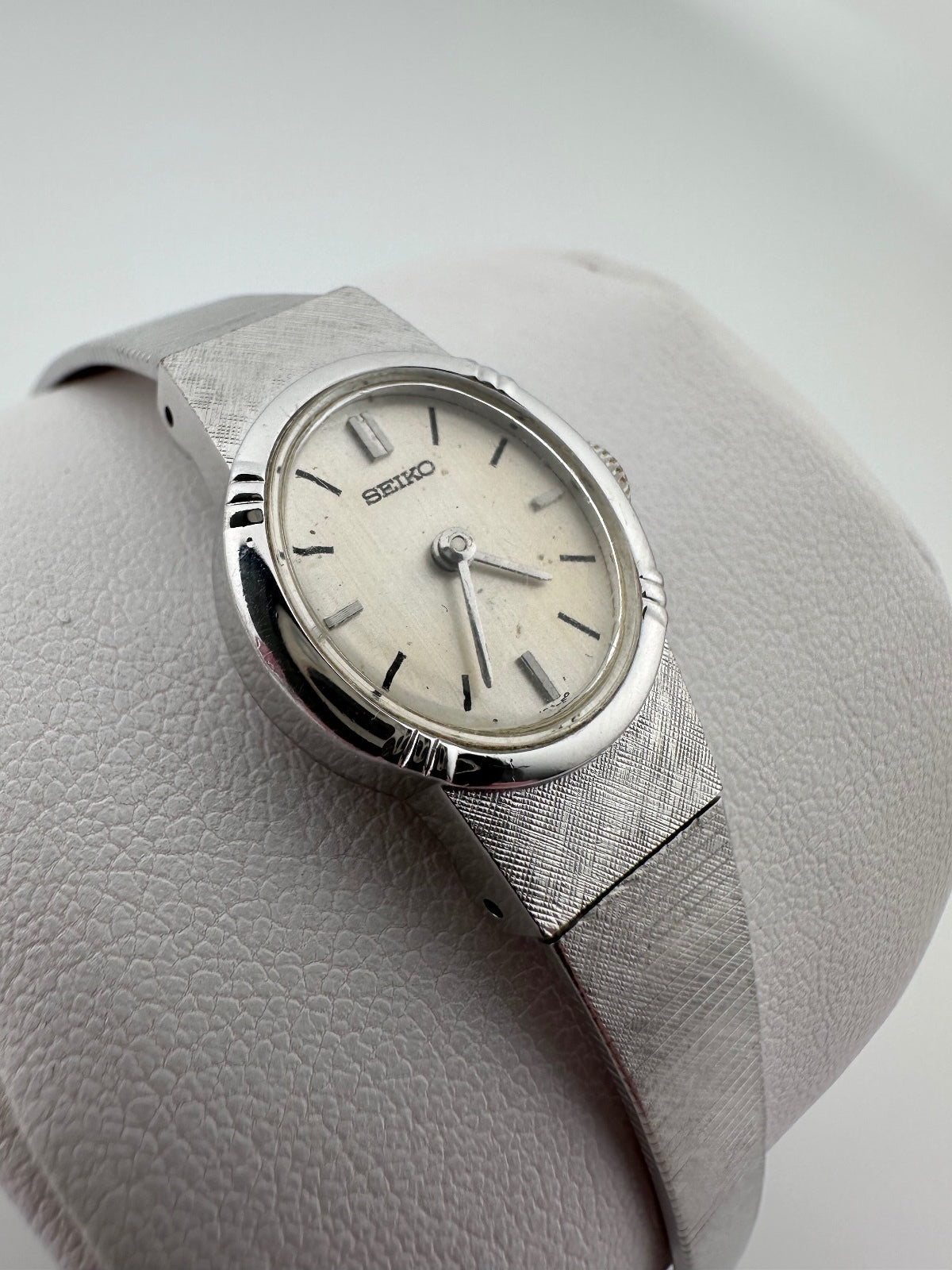 Vintage 1969 Seiko Women’s Mechanical Watch 17.5mm Manual Wind 1100-5549, alternate view 3