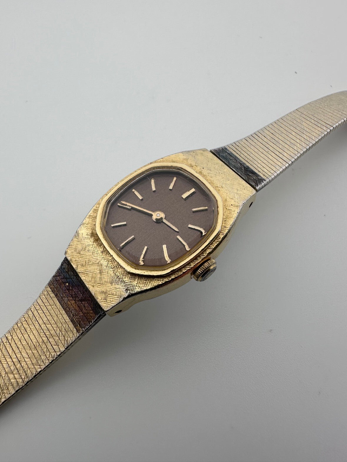 Vintage Seiko Womens Quartz Watch 17mm Brown Dial Running New Battery 1980s