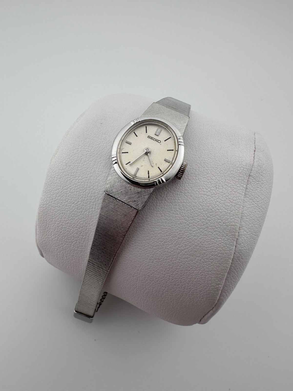 Vintage 1969 Seiko Women’s Mechanical Watch 17.5mm Manual Wind 1100-5549, alternate view 2