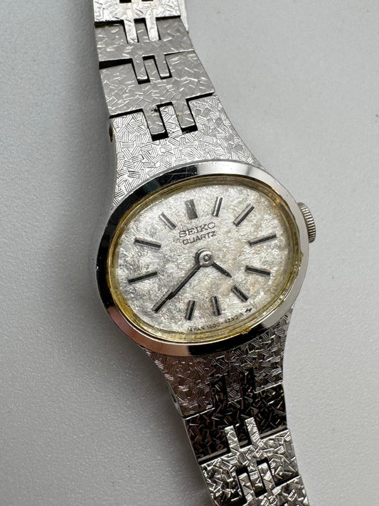 Vintage Seiko Quartz Women’s Watch – Petite 17mm – 1970s/80s Era – Fresh Battery
