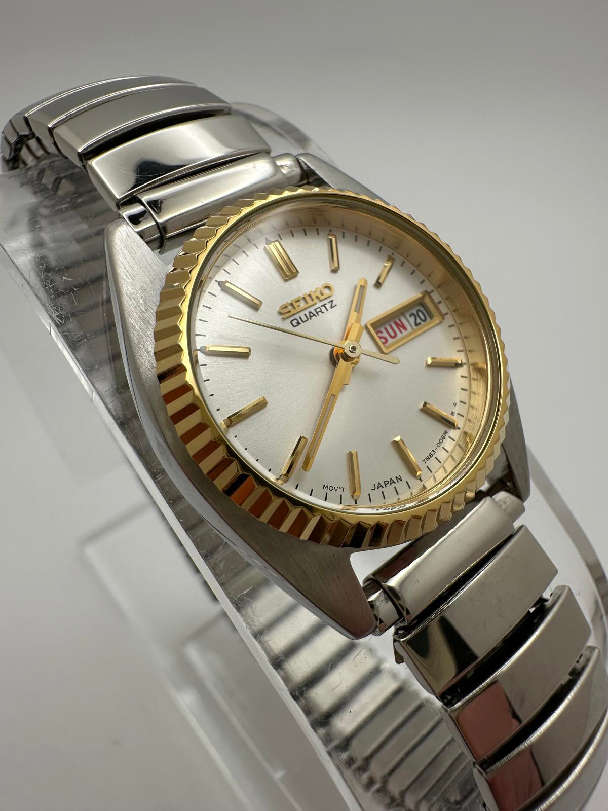 Vintage Seiko Quartz Women’s Watch 24mm Gold Bezel Silver Dial Stretch Band