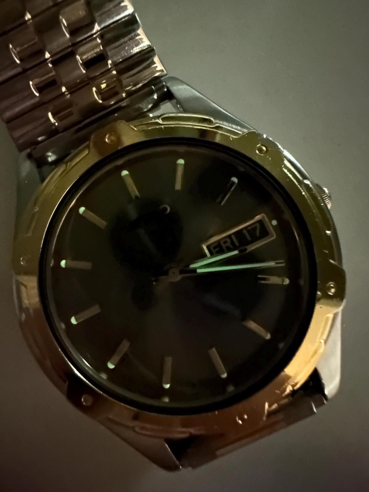 Vintage 90s Seiko Quartz Watch Two-Tone 39mm Stretch Band Grey Sunburst Day-Date