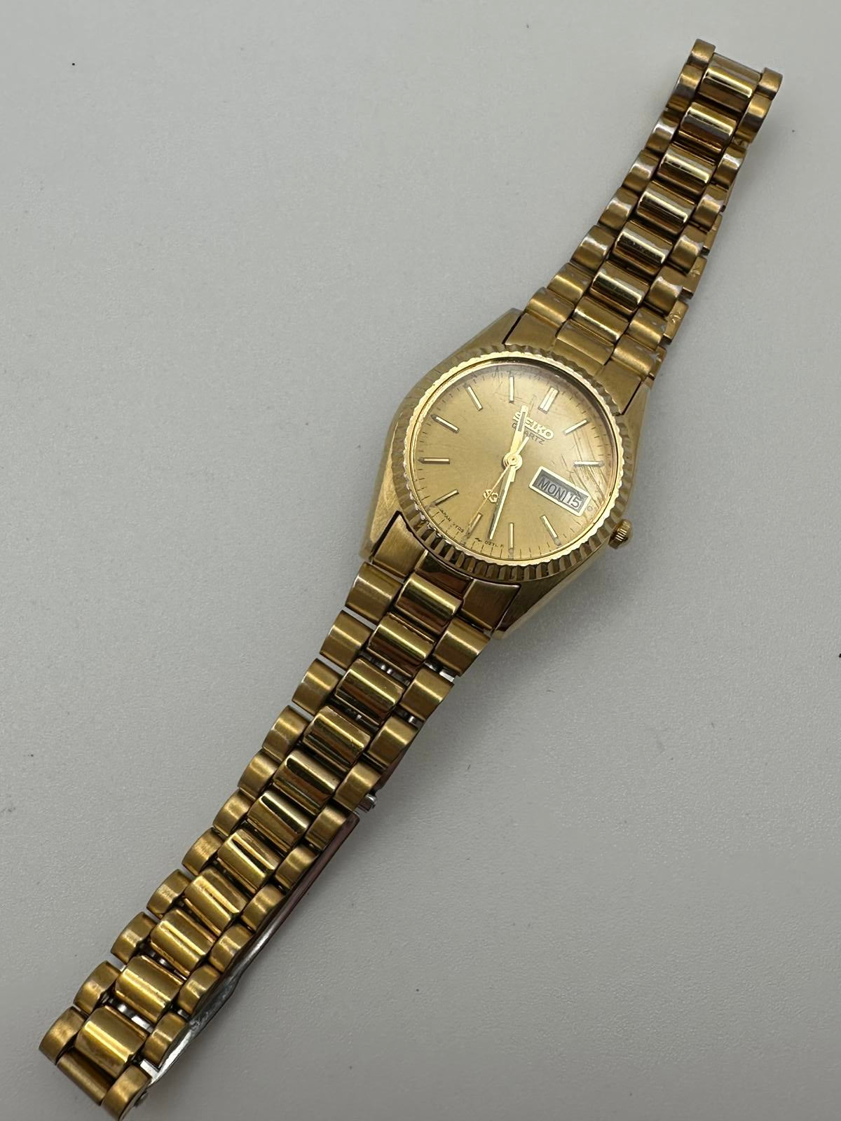 Vintage Seiko Women’s Quartz Gold Tone Watch 22mm Day Date