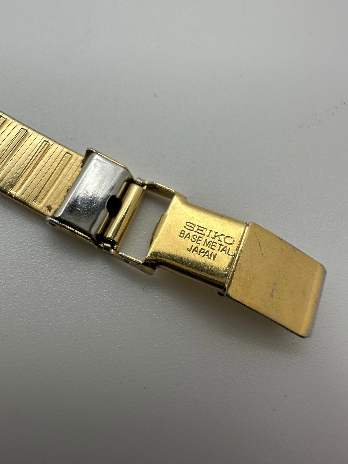 Women’s Seiko Gold Quartz – 17mm Textured Case, Stripe Dial | Hole Watch Co