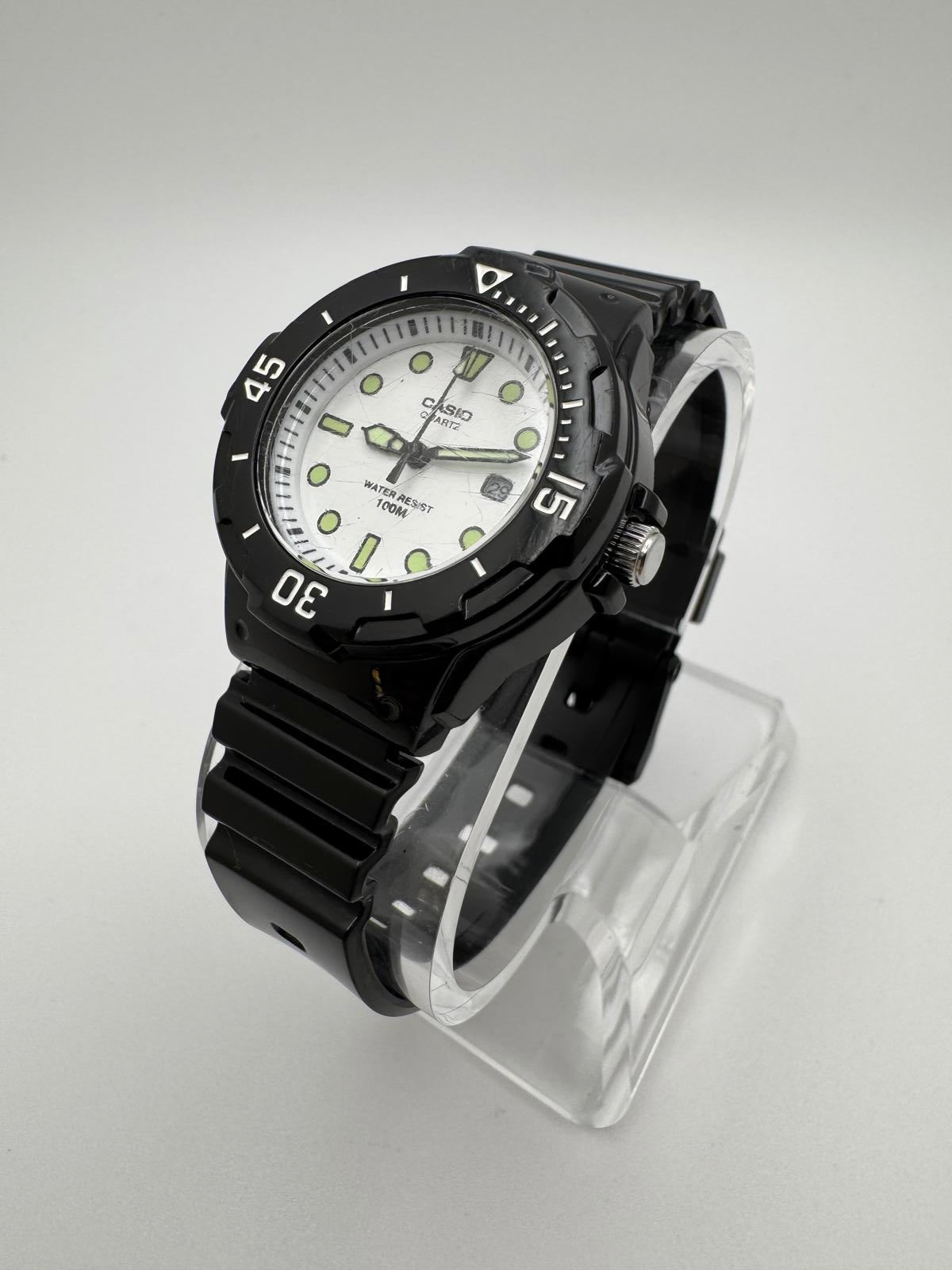 Casio MRW-200H Quartz Diver Watch – 33mm White Dial, 100M Water Resistant Unisex